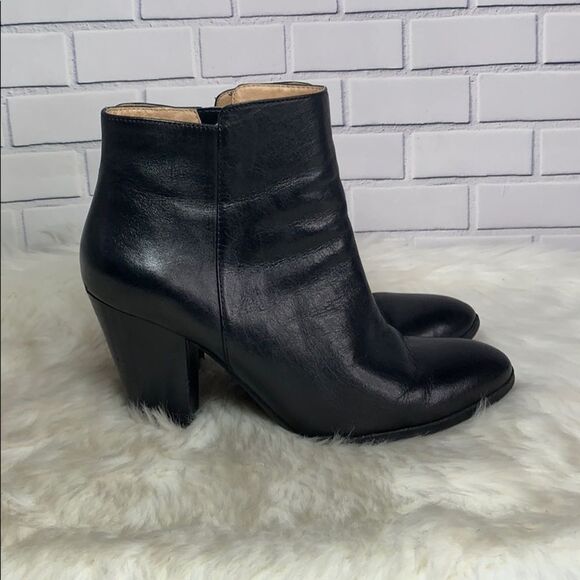 Adrienne Vittadini Beah Black Leather Booties Sz 8 - Picture 4 of 7